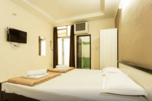 Best Room for couples in Greater Noida