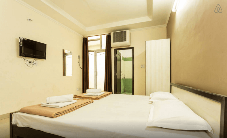 Best Room for couples in Greater Noida