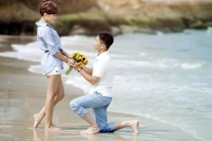 How To Propose A Girl With A Bunch of Flowers