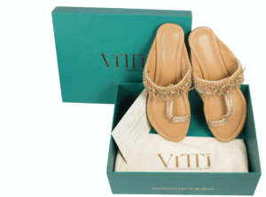 gold kolhapuri flats