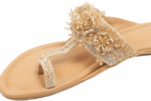 gold kolhapuri flats