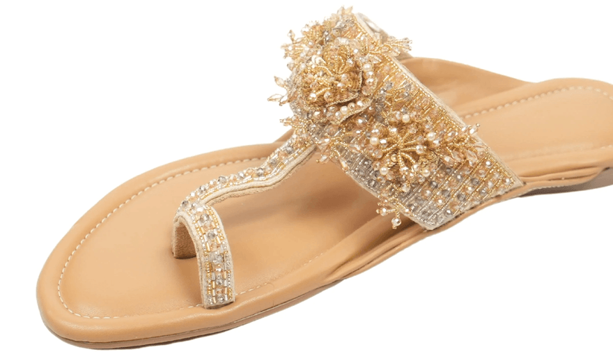 gold kolhapuri flats